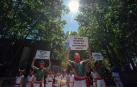Fotos de la concentración de protesta realizada este martes, 7 de julio, en Pamplona para pedir el final de las corridas de toros. Los grupos AnimaNaturalis y PETA han pedido que éste sea el fin definitivo de la tauromaquia.
