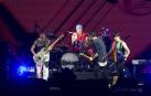 El grupo estadounidense Red Hot Chili Peppers, durante su actuación esta noche en el Festival Internacional de Benicassim.