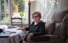 La decoradora María Carmen Forcada González posa en el salón de su casa, ubicada en la céntrica avenida Zaragoza de Tudela.