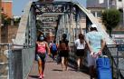 Un brote con más de cien casos de COVID-19 afecta a L'Hospitalet