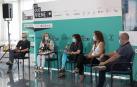De izda. a dcha.: María Guerra Merino (AICE), Gorka García Izal (alcalde de Corella), José María Agramonte Aguirre (presidente de la Comunidad de Bardenas), Abel Casado Martínez y Eusebio Sáez García (Consorcio EDER), Merche Añón Montón (concejala de Cultura de Tudela), y Natalia Oliver Gimeno (Grupo Enhol), ayer en la plaza de los Fueros de Tudela.
