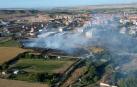 Un incendio afecta a una zona de campo próxima a varias viviendas en Tudela