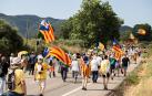Marcha independentista de 2 kilómetros a pie convocada por Òmnium y ANC desde l'Espluga de Francolí (Tarragona) hasta Vimbodí (Tarragona), donde los Reyes Felipe y Letizia visitan el Monasterio de Poblet.