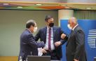 El presidente del Gobierno español, Pedro Sánchez (d), junto al presidente chipriota, Nicos Anastasiades (i), y el primer ministro de Bulgaria, Boiko Borisov (c), durante la segunda jornada de la cumbre de los líderes de la Unión Europea (UE)