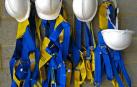 Cascos y arneses para trabajar en alturas.