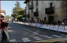 Imagen de la llegada a la meta de la ganadora de la primera etapa de la Navarra Women's Elite Classics