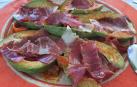 Aguacate, jamón y pimentón