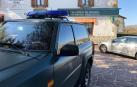 La Guardia Civil, frente a la sucursal de Larraintzar donde se ha producido el atraco.