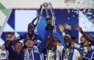Un emocionado Casillas levanta la Copa de Portugal del Oporto