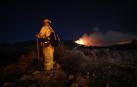 Cientos de evacuados por un fuerte incendio en el condado californiano de Riverside