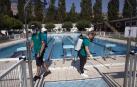 El covid-19 ha hecho que las piscinas tengan que tomar medidas extraordinarias de seguridad y desinfección para velar por la salud de los usuarios, algo que hacen de forma continua a lo largo de todo el día en las instalaciones de Oberena.
