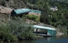 Abren diligencias tras tirar al río dos vagones de Adif en Orense