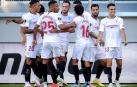 Los jugadores del Sevilla celebran uno de los goles a la Roma