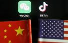 La aplicación WeChat junto a la de TIkTok entre las banderas chinas y norteamericanas.