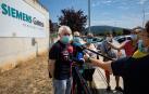 Representantes sindicales de Siemens Gamesa de Aoiz, el pasado 1 de julio, tras el anuncio del cierre.