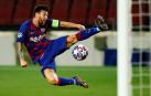 Acrobático remate de Messi frente al Nápoles en el Camp Nou.