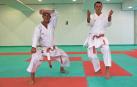 Carlos Ayerdi y Juan José Sánchez-Villares, con el cinturón blanco y rojo que les identifica como nivel sexto Dan, en los tatamis de San Juan.