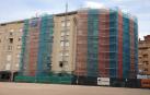 Imagen de las obras de uno de los bloques afectados de la plaza Ezcabazábal en Burlada.