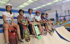 Niños desde los 8 años acuden a Backflip Navarra con su patín dos o más días por semana. En el recinto disponen de 500 metros cuadrados de rampas de todo tipo.