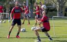 Adrián y David García durante un ejercicio en el entrenamiento de este jueves en Tajonar