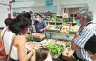 El EKOmercado reúne 15 puestos con alimentos ecológicos y de temporada
