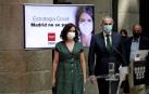 La presidenta de la Comunidad de Madrid, Isabel Díaz Ayuso, junto al consejero de Sanidad, Enrique Ruiz Escudero, en la presentación de la estrategia de continuidad del Covid-19