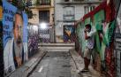 J. Warx, el grafitero de los murales virales sobre la covid y el rey emérito