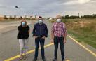 Rodríguez y Alcuaz, en los accesos al campo de fútbol de Caparroso que van a ser urbanizados.