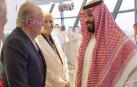 Don Juan Carlos con el príncipe Mohammad Bin Salman en el GP de Abu Dhabi de Fórmula 1 en 2018.