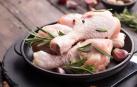 Imagen de unos muslos de pollo antes de ser cocinados