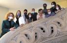 LOS PREMIADOS. Desde la izquierda, Núria Parera (Peras de San Juan), María Monreal (Toda la vida), Raúl de la Fuente (Woman), Bakartxo Pollacino (madre de Ilune Díaz, coautora del guion El fantasma de Dora), Quim Torrents (El reel de clau creatives) y Anastasia Mara, Daniel de Miguel, F.J.García, Tomás Álvarez y Sandra Caballero (los cuatro de Día de compras).