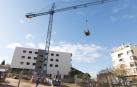 Obras de construcción de un edificio entre las calles Amigos del País y Avda. Merindades.