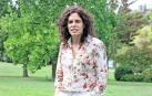 Patricia Pérez Fernández, este lunes, en el parque Yamaguchi de Pamplona. El documental A media voz que ha dirigido con Heidi Hassan llegará a los cines en diciembre.
