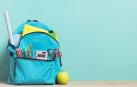 Imagen de una mochila escolar con abundante material