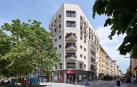 Fachada del edificio ampliado y rehabilitado en la confluencia de las calles Carlos III y Tafalla de Pamplona
