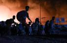 El campo de refugiados de Moria, en la isla de Lesbos, que alberga a cerca de 13.000 personas ha quedado prácticamente destruido en un incendio provocado esta madrugada tras enfrentamientos entre los migrantes.