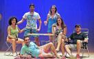 De izq. a drcha.: Alicia García de Garayo, Pablo Cañete (tumbado), Imanol Sucino, Paula Montilla, Andrea Lacasa y Ramón Vidal (director), ayer en el escenario de la Escuela Navarra de Teatro.