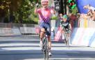 Michael Woods celebra el triunfo en la tercera etapa de la Tirreno-Adriático.