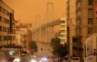 El humo y la niebla cubren San Francisco de un cielo naranja apocalíptico