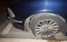 Estado en el que quedó la rueda del coche tras el accidente.