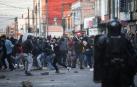 Manifestantes se enfrentan con la Policía durante una protesta por la muerte del abogado Javier Ordóñez