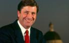 John Garamendi, miembro de la Cámara de Representantes de origen español que no entra dentro de la calificación de "blanco".