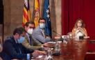 La ministra de Trabajo, Yolanda Díaz, junto a Antonio Garamendi (2º por la izda.), en el inicio a la negociación de los ERTE en Palma de Mallorca.