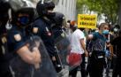 Protesta este domingo en Vallecas contra las restricciones de movilidad.