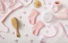 Imagen de algunas prendas de ropa y complementos para bebés