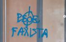 Pintadas en la puerta del PSN de Burlada.