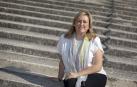 La donostiarra Olatz Ormaetxea Ruiz, de 40 años, es profesora de Psicología en la Universidad de Navarra, la UPNA y el centro de la UNED en Pamplona. En la imagen, en el campus de la UN.