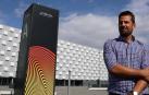 Moncho Urdiáin, este miércoles por la mañana en los exteriores del Pabellón Navarra Arena, que hoy cumple su segundo año en activo.