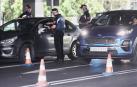 Agentes de la Policía Municipal de Madrid realizan controles de movilidad en el distrito de Puente de Vallecas