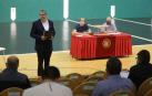 Javier Conde, durante su intervención este jueves por la tarde en el frontón Labrit ante los asambleístas.